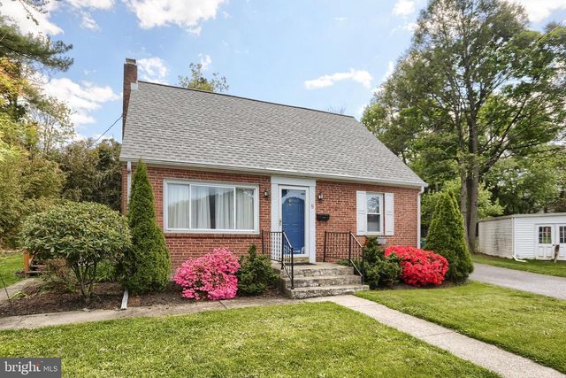 8 GREEN CIR, Camp Hill, PA 17011