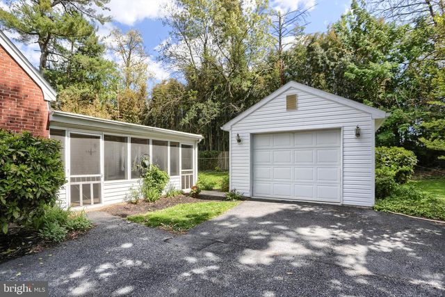 8 GREEN CIR, Camp Hill, PA 17011