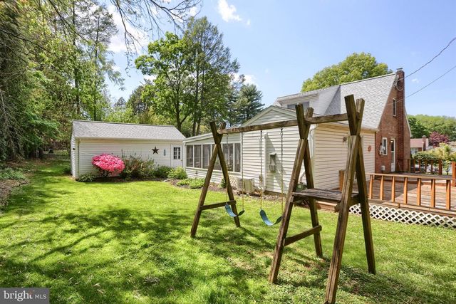 8 GREEN CIR, Camp Hill, PA 17011