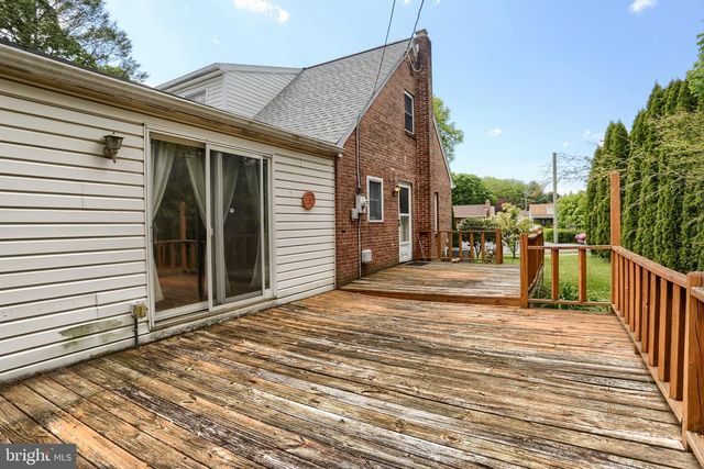 8 GREEN CIR, Camp Hill, PA 17011