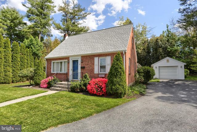 8 GREEN CIR, Camp Hill, PA 17011