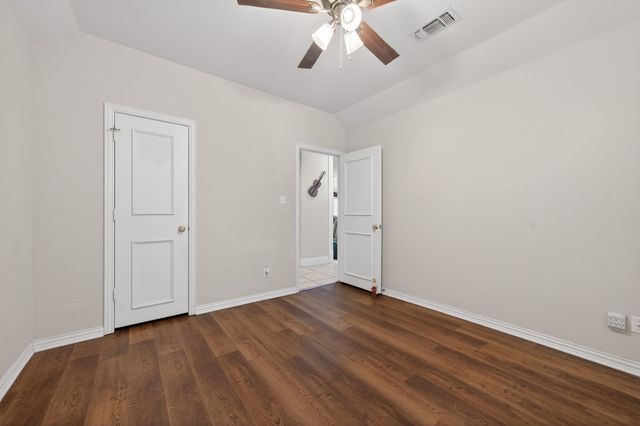 109 Southern Pine Place, Mabank, TX 75156