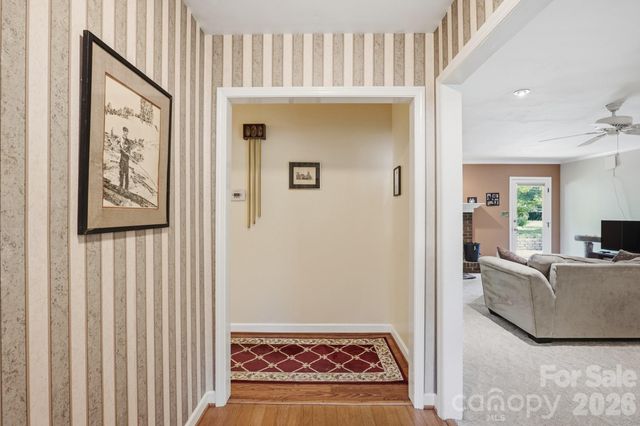 4323 Creemore Drive, Charlotte, NC 28213