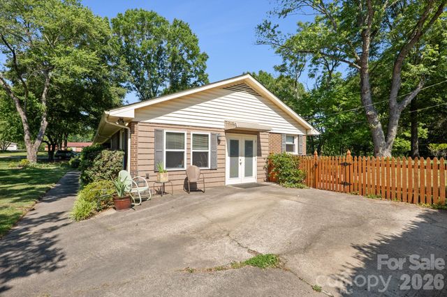 4323 Creemore Drive, Charlotte, NC 28213