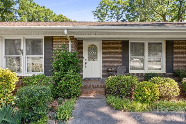4323 Creemore Drive, Charlotte, NC 28213