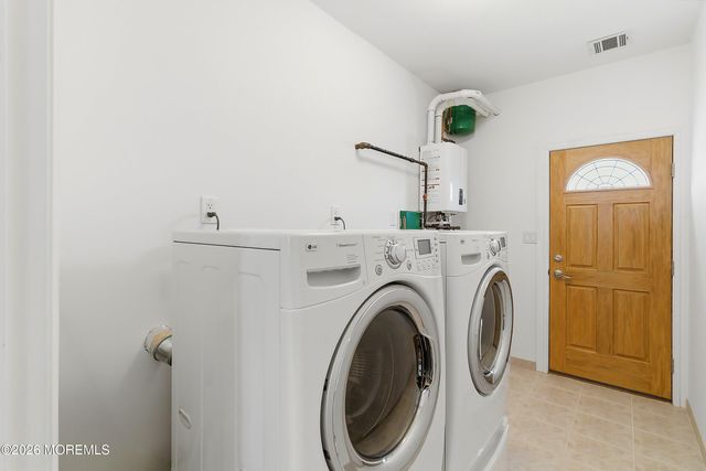 17 Lagoon Drive W, Toms River, NJ 08753