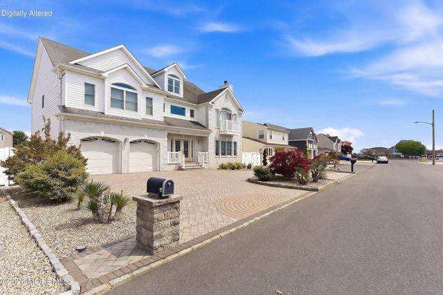 17 Lagoon Drive W, Toms River, NJ 08753