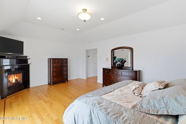 17 Lagoon Drive W, Toms River, NJ 08753