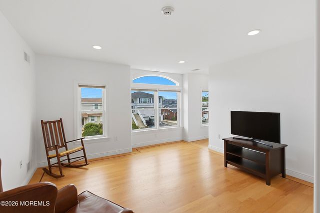 17 Lagoon Drive W, Toms River, NJ 08753