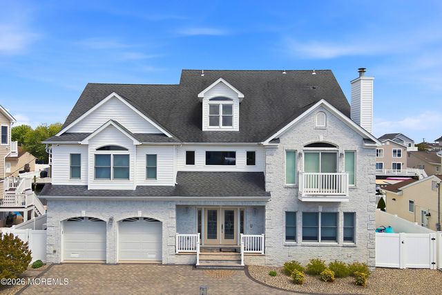17 Lagoon Drive W, Toms River, NJ 08753