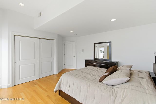 17 Lagoon Drive W, Toms River, NJ 08753