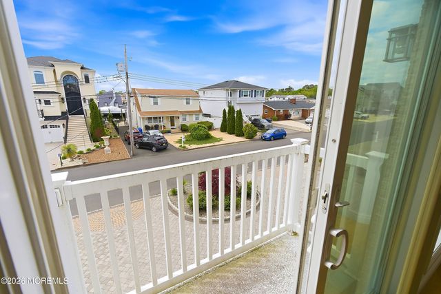 17 Lagoon Drive W, Toms River, NJ 08753