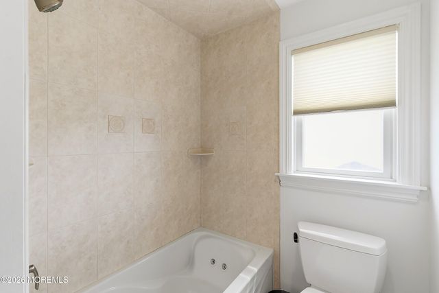 17 Lagoon Drive W, Toms River, NJ 08753