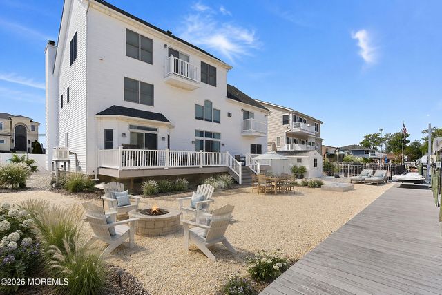 17 Lagoon Drive W, Toms River, NJ 08753