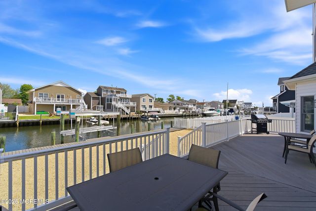 17 Lagoon Drive W, Toms River, NJ 08753