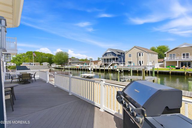 17 Lagoon Drive W, Toms River, NJ 08753