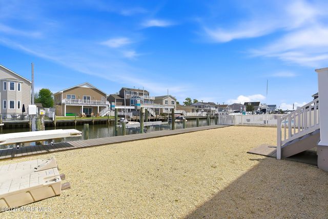 17 Lagoon Drive W, Toms River, NJ 08753