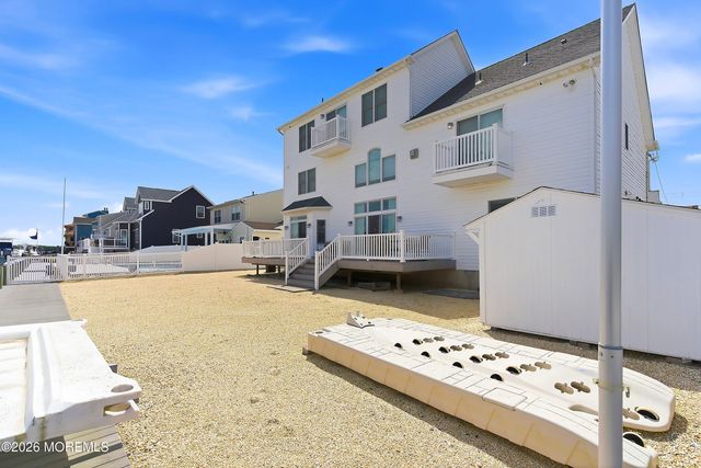 17 Lagoon Drive W, Toms River, NJ 08753