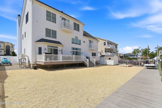 17 Lagoon Drive W, Toms River, NJ 08753