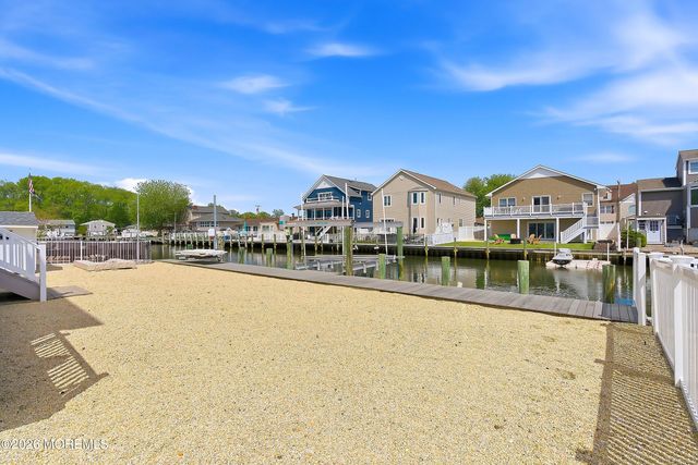 17 Lagoon Drive W, Toms River, NJ 08753