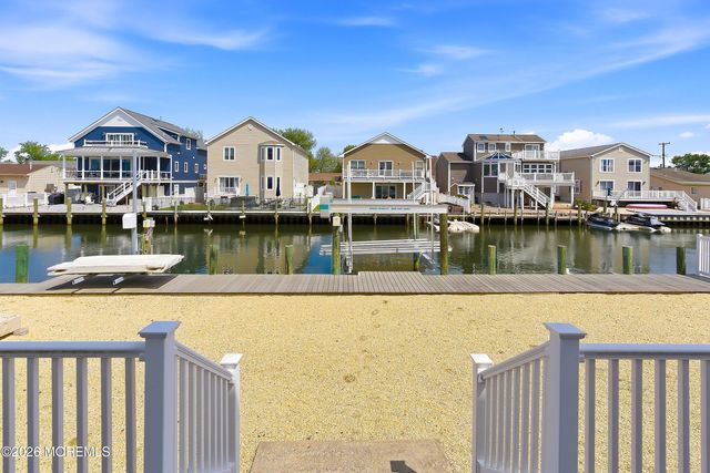 17 Lagoon Drive W, Toms River, NJ 08753