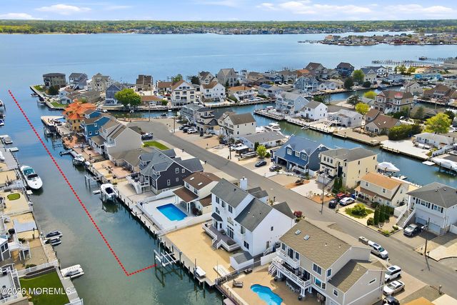 17 Lagoon Drive W, Toms River, NJ 08753