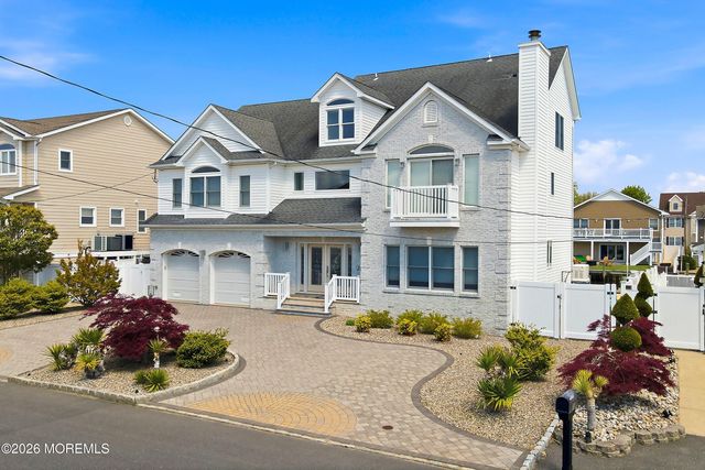 17 Lagoon Drive W, Toms River, NJ 08753