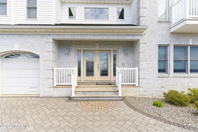 17 Lagoon Drive W, Toms River, NJ 08753
