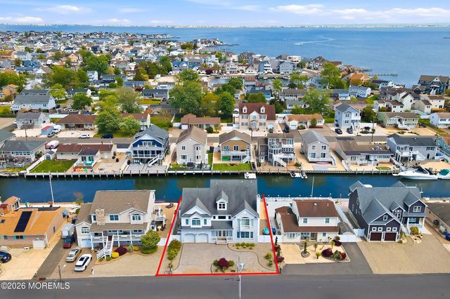 17 Lagoon Drive W, Toms River, NJ 08753