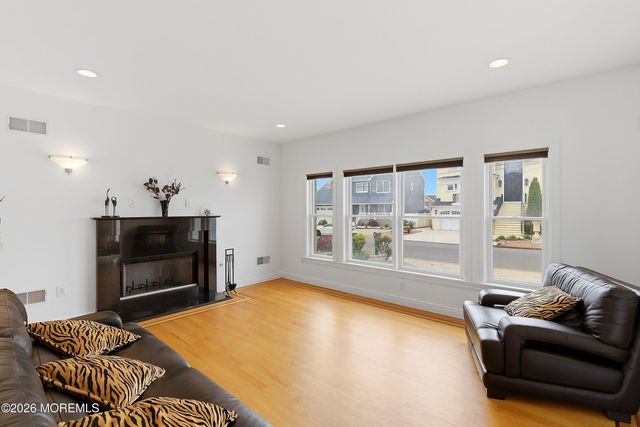 17 Lagoon Drive W, Toms River, NJ 08753