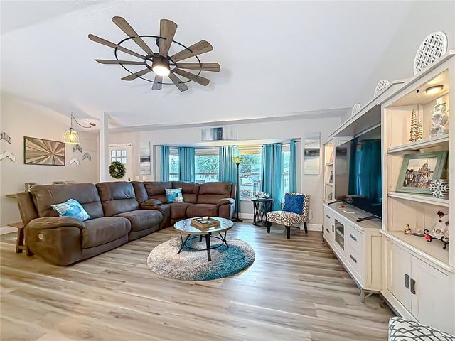 10 FIR ROAD, Ocala, FL 34472