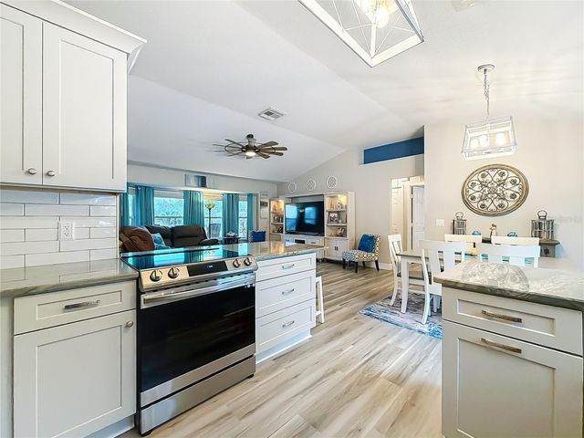 10 FIR ROAD, Ocala, FL 34472