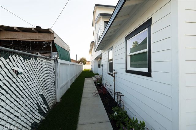 1202 N 3rd Street, Santa Ana, CA 92703