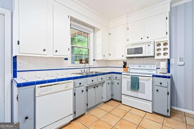 1009 College Station Road, Athens, GA 30605