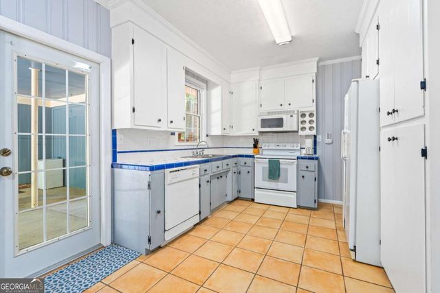 1009 College Station Road, Athens, GA 30605
