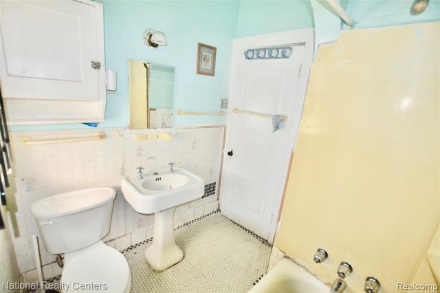 12245 Meyers Road, Detroit, MI 48227