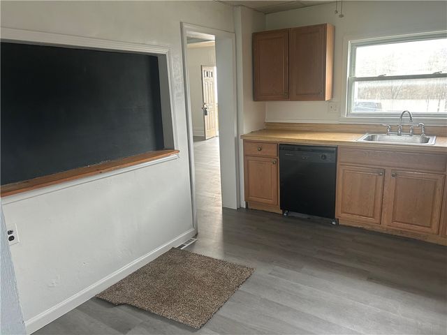 241 E Fairview Ave, Connellsville, PA 15425