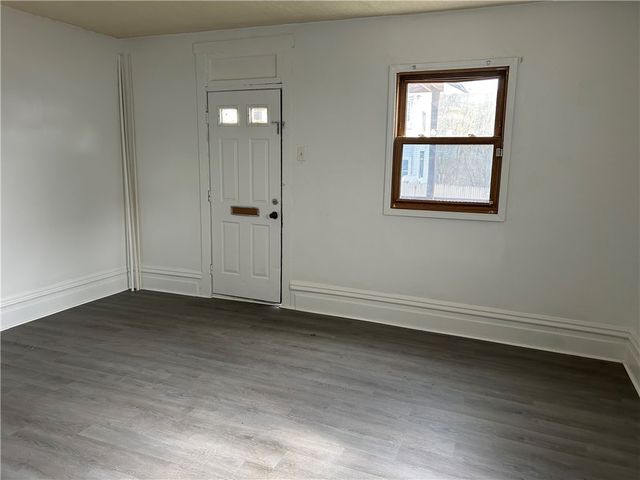 241 E Fairview Ave, Connellsville, PA 15425