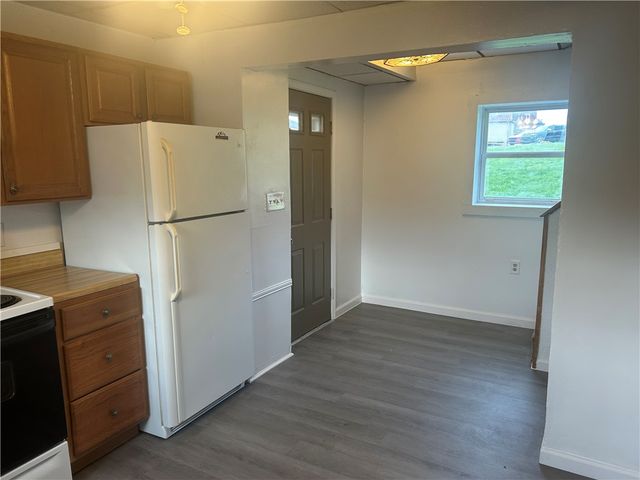 241 E Fairview Ave, Connellsville, PA 15425