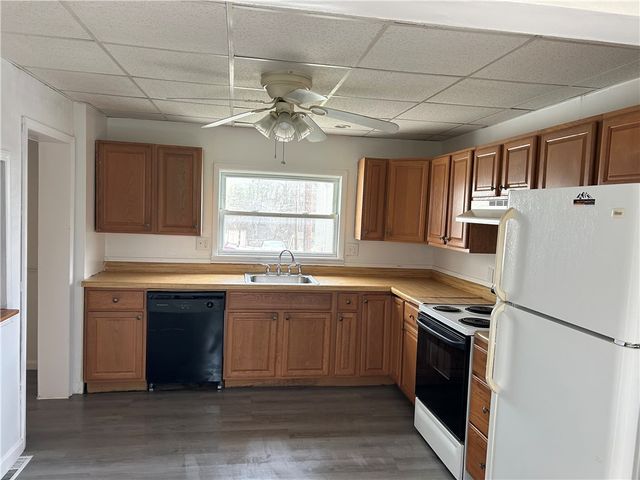 241 E Fairview Ave, Connellsville, PA 15425