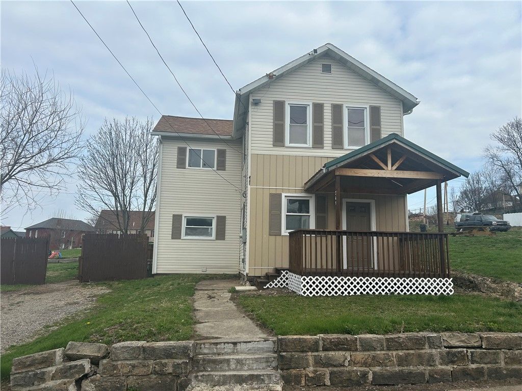 241 E Fairview Ave, Connellsville, PA 15425