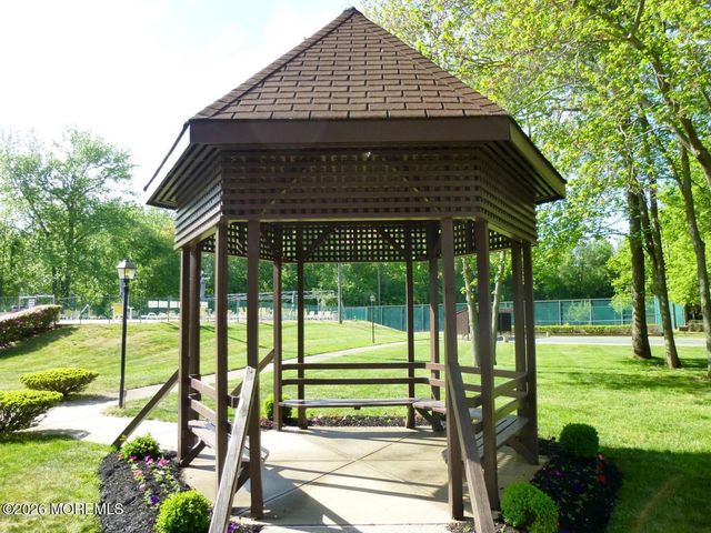 223 Medford Court E, Manalapan, NJ 07726