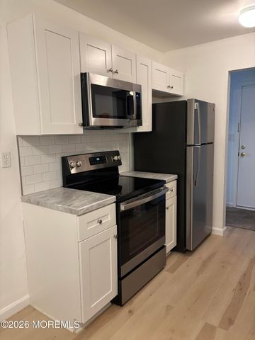 223 Medford Court E, Manalapan, NJ 07726