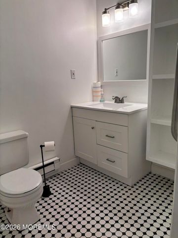 223 Medford Court E, Manalapan, NJ 07726