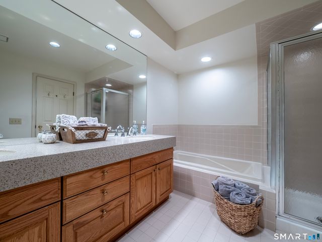 12 Boulevard Drive 31-172, Danbury, CT 06810