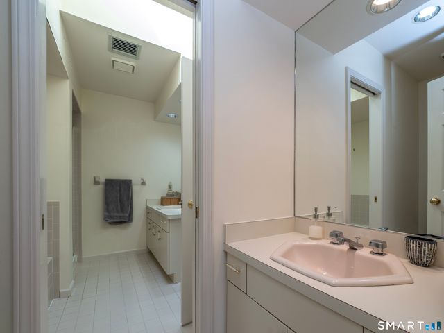 12 Boulevard Drive 31-172, Danbury, CT 06810