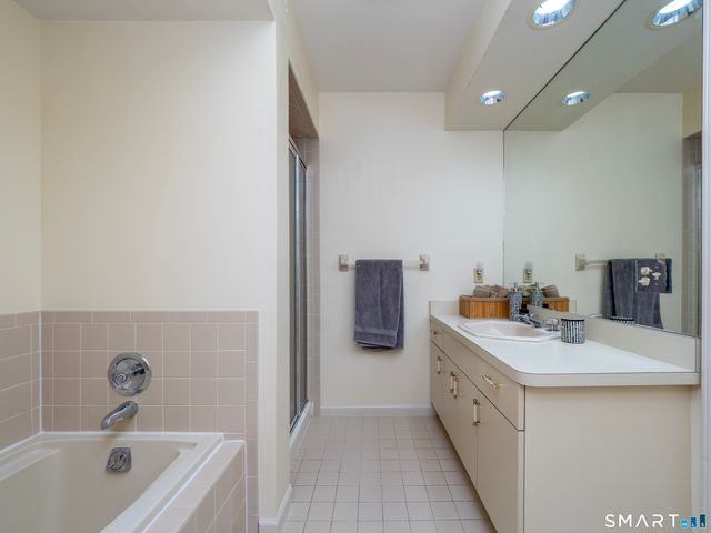 12 Boulevard Drive 31-172, Danbury, CT 06810