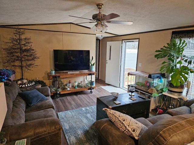 154 Renae Blvd, Greers Ferry, AR 72067