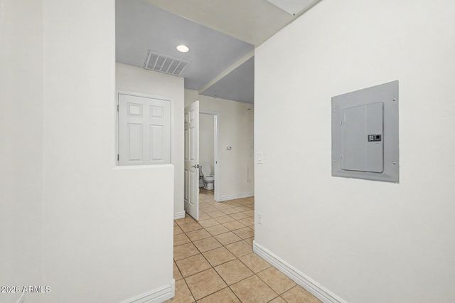 5450 E DEER VALLEY Drive 1223, Phoenix, AZ 85054