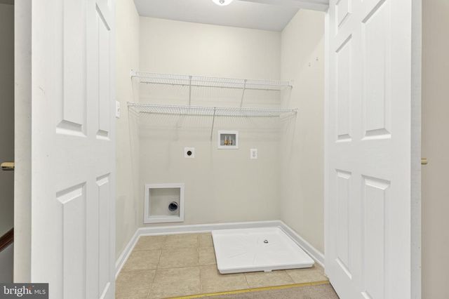 202 PENNSHIRE DR, Lancaster, PA 17603